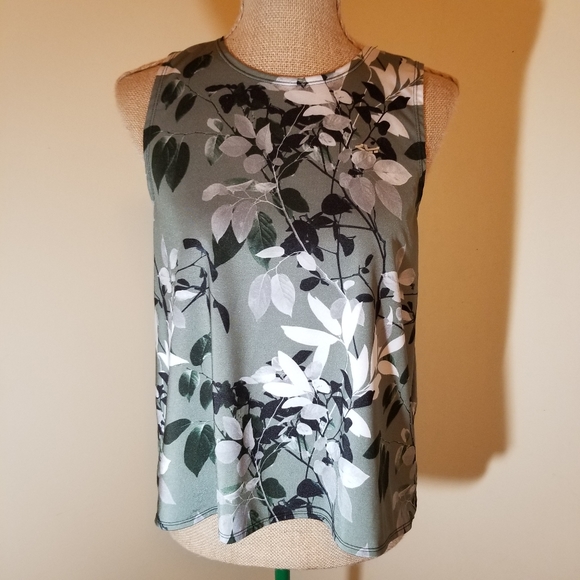 Rohnisch Tops - Rohnisch floral grey&black slit back workout top